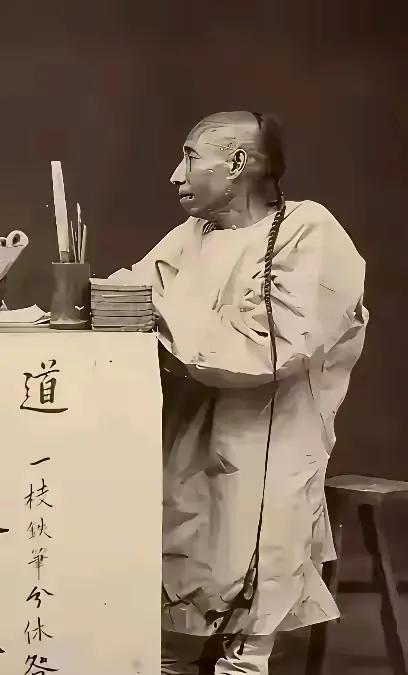 不要被电视剧带歪了，清朝的辫子，其实很细，没有影视剧中的那么粗。以前不知道，傻