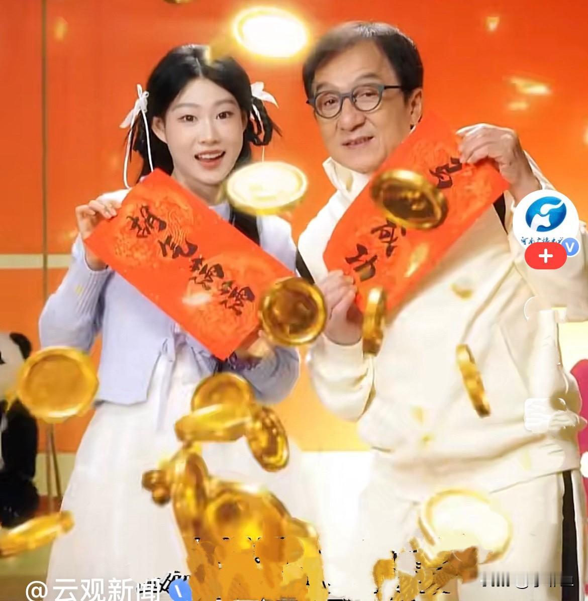 沈佳润和成龙大哥一起合唱了，太厉害了，没看错，看了好几遍……成龙沈