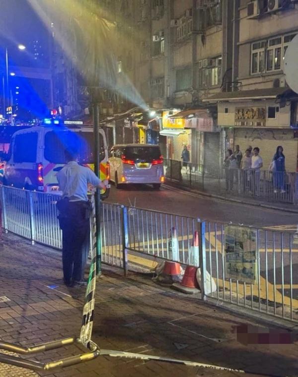 港大b1口，持刀伤人😱昨晚香港西区发生了一起超吓人的伤人事件，就在港大附近，