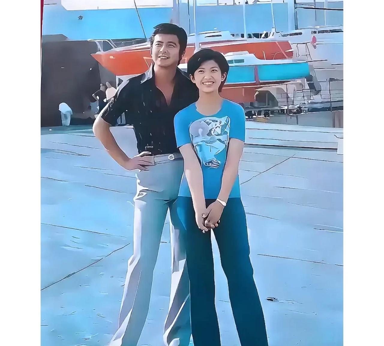 一张老照片，拍摄于上世纪80年代，大家看看这两人是谁？那时候两人真的是郎才女貌，