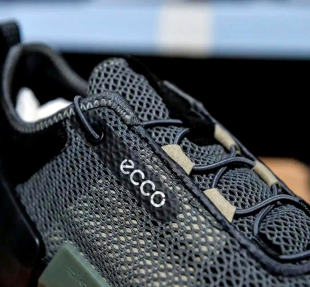 一家被嫌老土的鞋店，去年在中国市场默默赚了超过30亿。大众觉得它丑，跟不上潮流