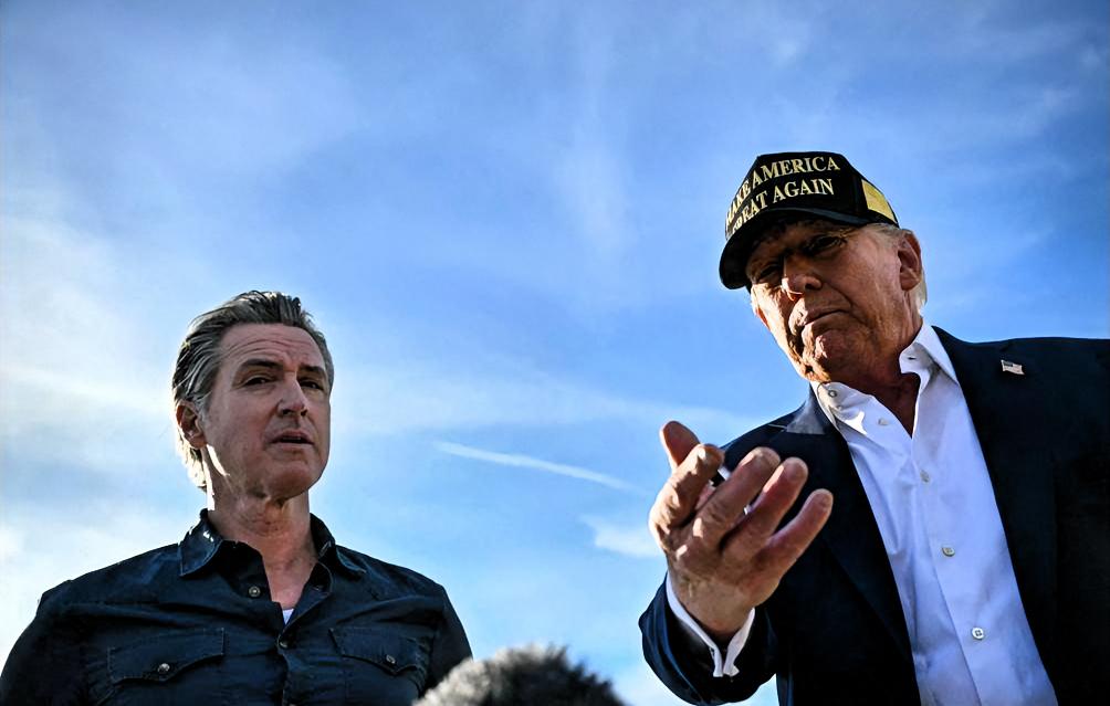 特朗普怒了！加州州长跑去英国签协议，两人隔空开骂特朗普又炸毛了！这次是因为加