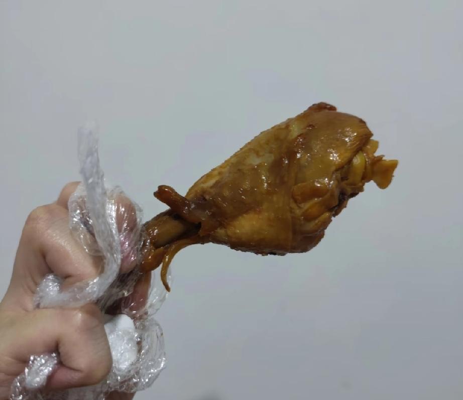 我曾经靠饿减肥，一个月瘦了十五斤，但现在，我再也不会用那种方法减肥了。没有