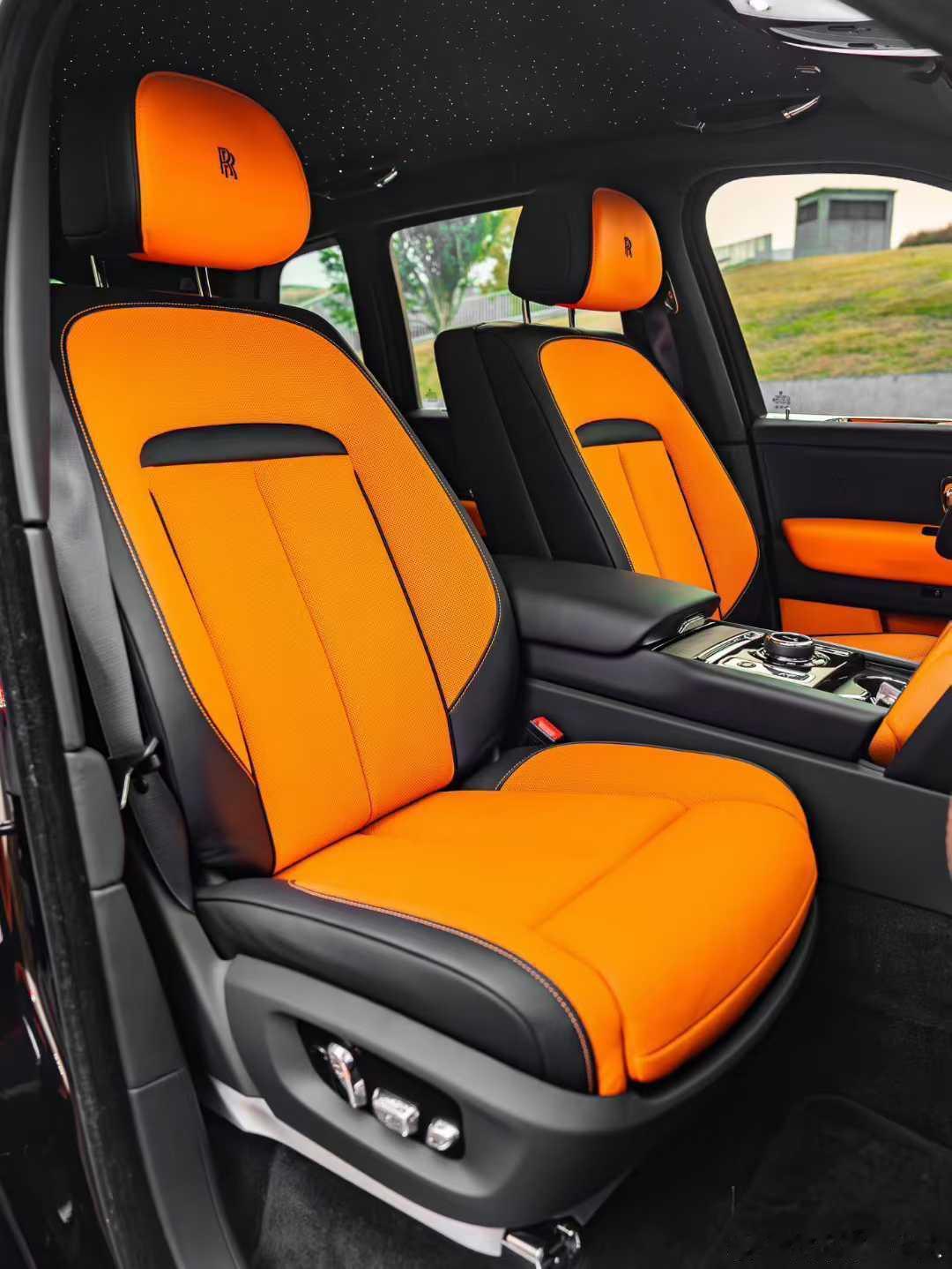 劳斯莱斯库里南四座，25年1月上牌，1900km，钻石黑/爱马仕橙内，流星顶，