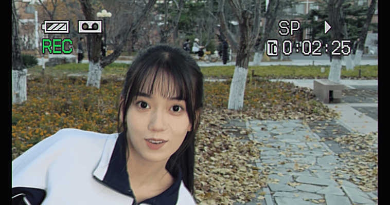 这不就是小说里走出来的校园白月光吗！🍃那个总穿着校服的学姐，笑起来眼睛弯弯的，