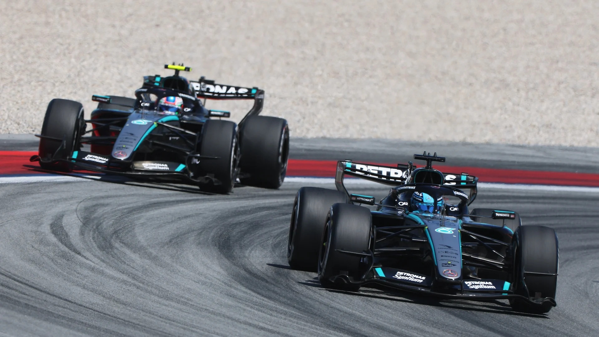 f1电池：梅赛德斯动力单元的“头号难题”～最近几场比赛中，梅奔的动力单元出现了