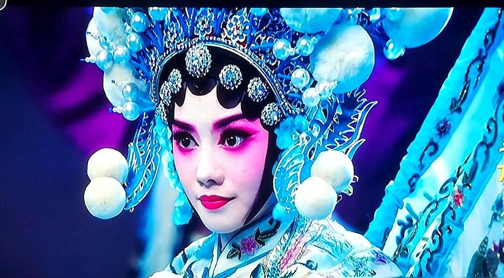 窦骁把渣男演到全网喊打，这事儿真绝了。央视一套新剧《主角》一开播，观众的火气