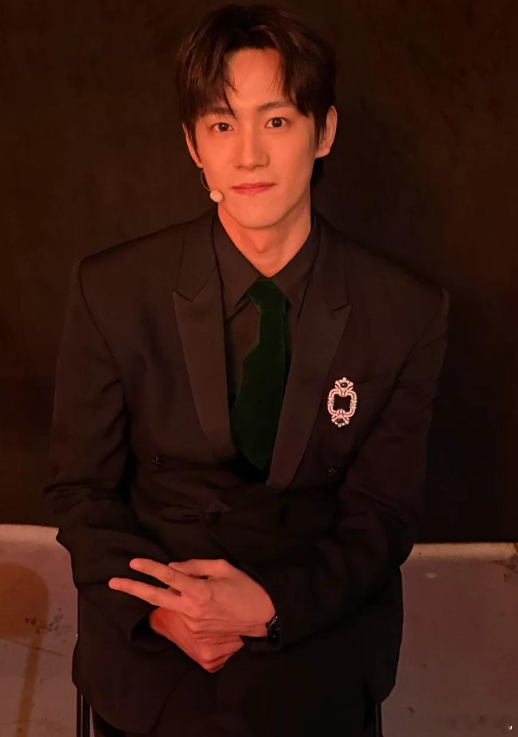 晏紫东新剧谈上唐嫣了晏紫东全新角色爆发力拉满，人物层次复杂又带感。和姐姐向对手的