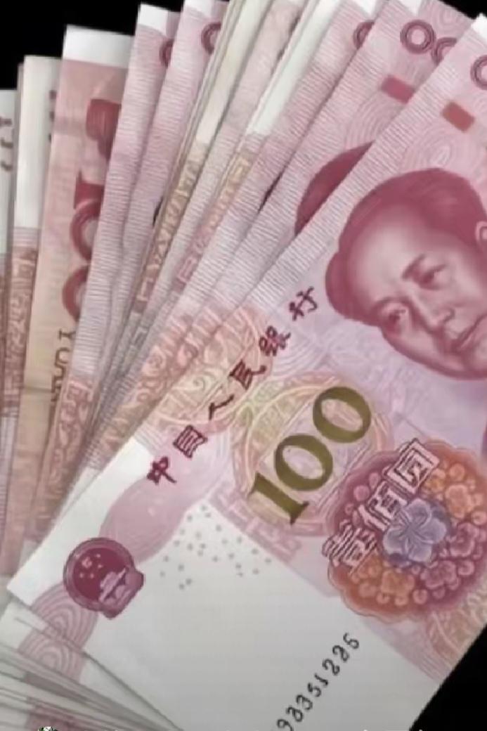 昨天儿子打来电话，开口就问我手里有多少存款。我反问他要做什么，儿子说现在日子压力