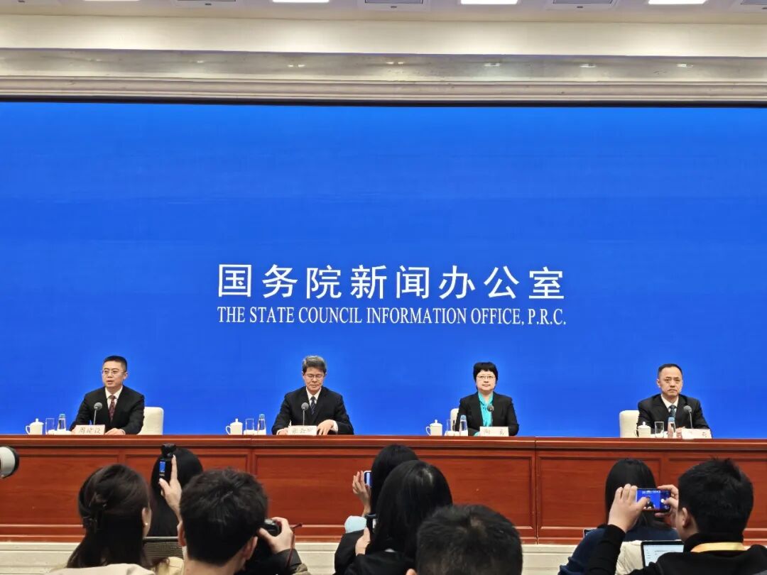 关于AI、人形机器人, 工信部最新发声