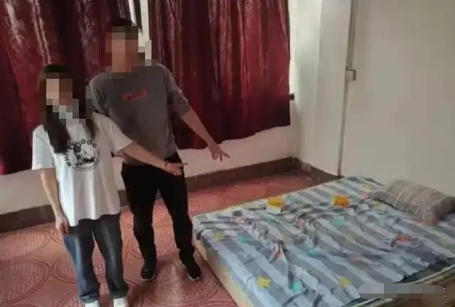 四川，一男子夜里在家附近闲逛，路过巷子的时候偶遇了一个女子，对方长相不错还温柔的