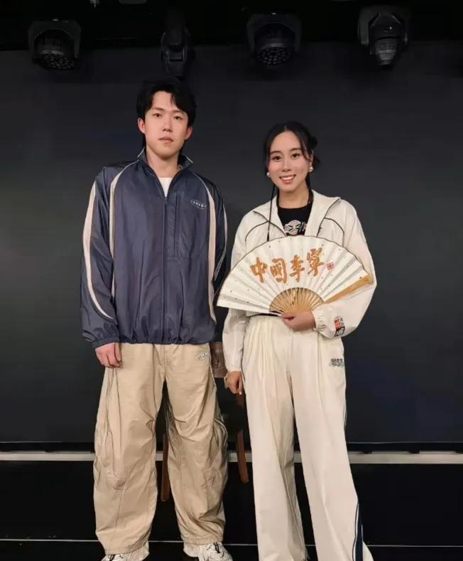 王楚钦和何超欣的合照，大头哥有人脉，赌王家最小的女儿，好霸气，两个人的气质都在线