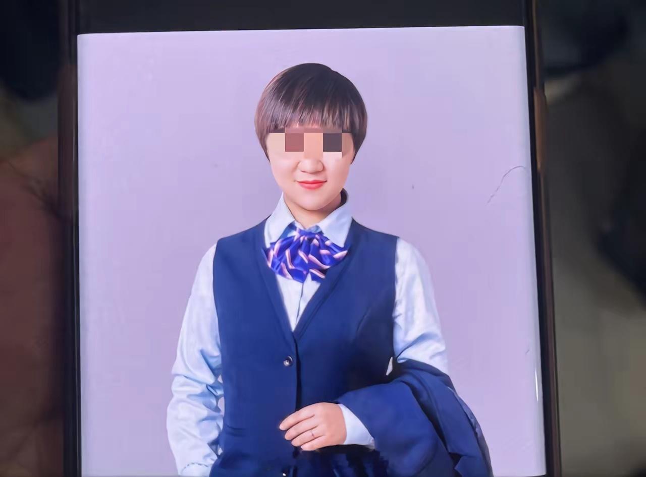 自杀银行女经理生前月薪五六万撇开个人借款部分不说，这个王某是银行工作人员，她代表