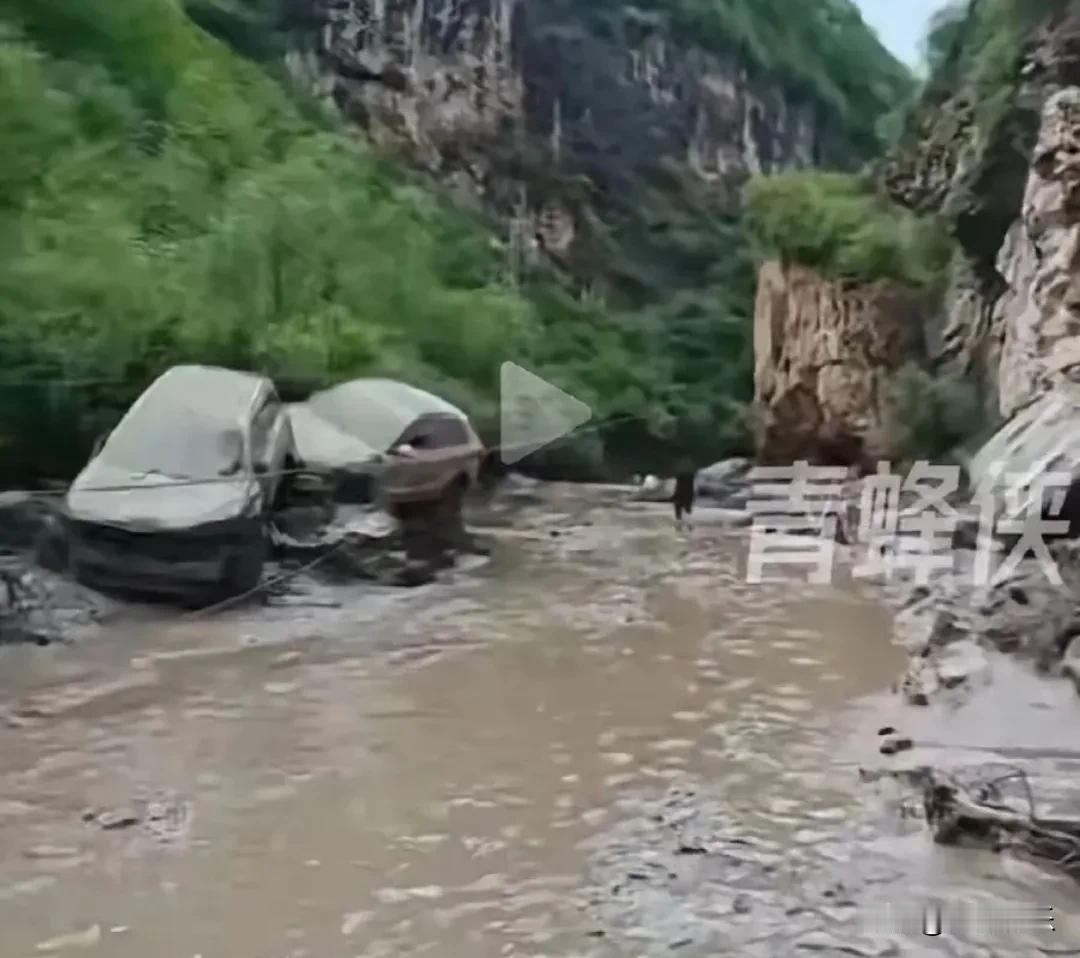 天灾无情！甘肃渭源景区发生山洪，目击者发声：这次山洪来得特别快，十几秒根本跑不了