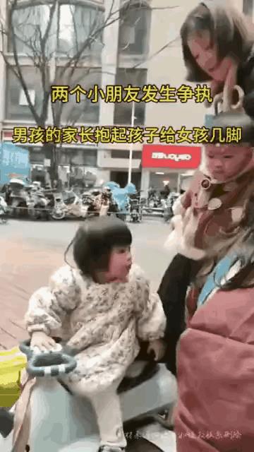 娇生惯养什么意思呢？这位男孩的母亲，用行动完美的诠释了……本应言传身教，
