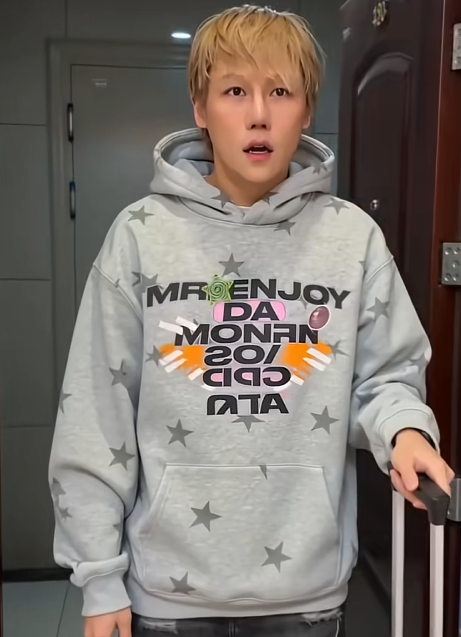 2月16日除夕当天，刘维用Ai制作了姥姥、爸爸、妈妈健在的视频，一家人正整整齐齐