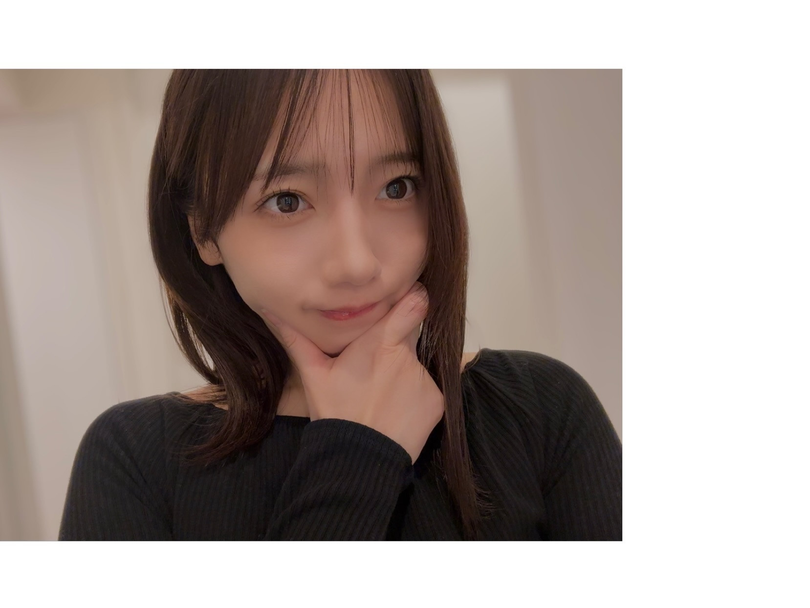 齊藤京子「おしごと終わり🐈⬛最近現場で写真撮らなすぎていたので😌」