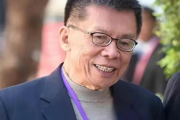 万万没想到，昔日那个被称为“民进党最聪明大脑”的沈富雄，竟在香格里拉对话会这天，