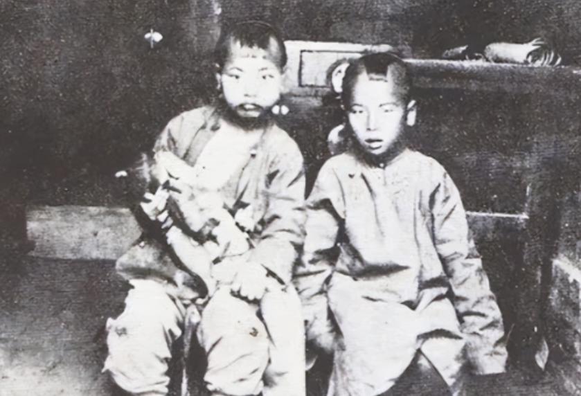 1910年，山西一9岁男童和8岁女童生下一个男婴，却被村民们当成祥瑞顶礼膜拜，日