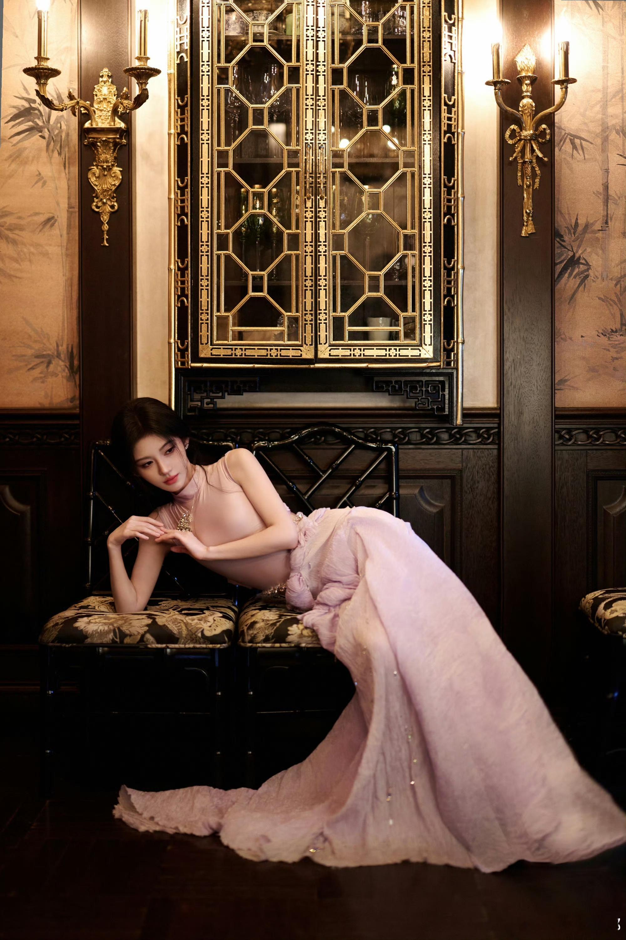 网传鞠婧祎B站跨年期待今年的跨年舞台，鞠婧祎的每次表演都让人惊艳，她的唱跳实力