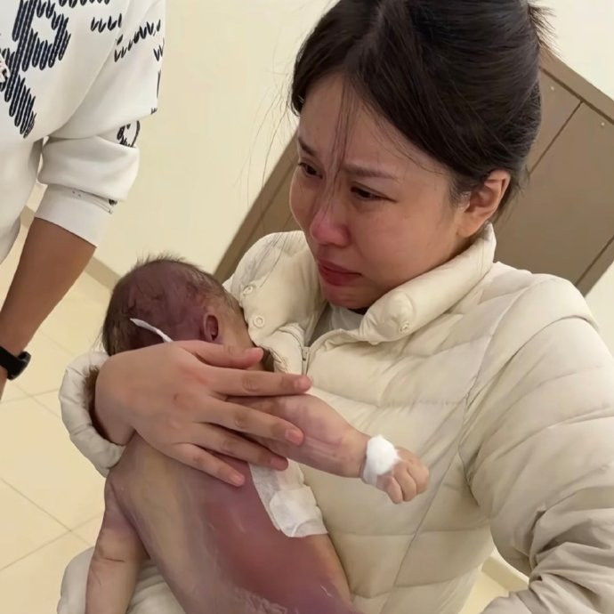 小洛熙尸检报告情况说明已被删除五个月大的小洛熙在医院术后不幸离世，真正的致命原