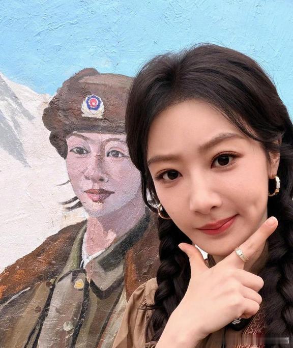 1.赵丽颖的审美一直不太受认可，那些被吐槽土气的礼服都是她自己选的，并不是团队