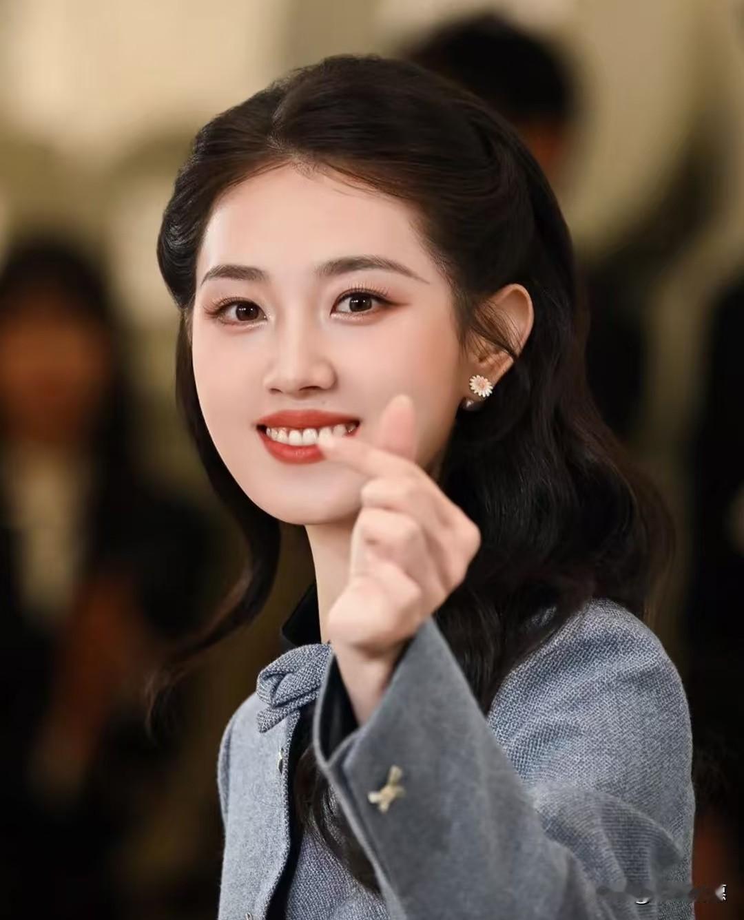 你能想象，一个月在剧里“爱两三个男人”是什么体验吗？郭宇欣在采访中笑着调