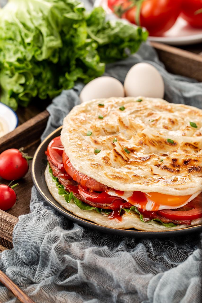 美味早餐，煎蛋三明治，健康又营养！🍳🥪🥗