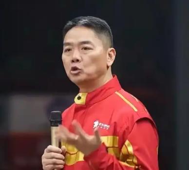 谁能想到AI浪潮袭来，手握70万蓝领的京东，硬是放弃数百亿裁员补偿，走出
