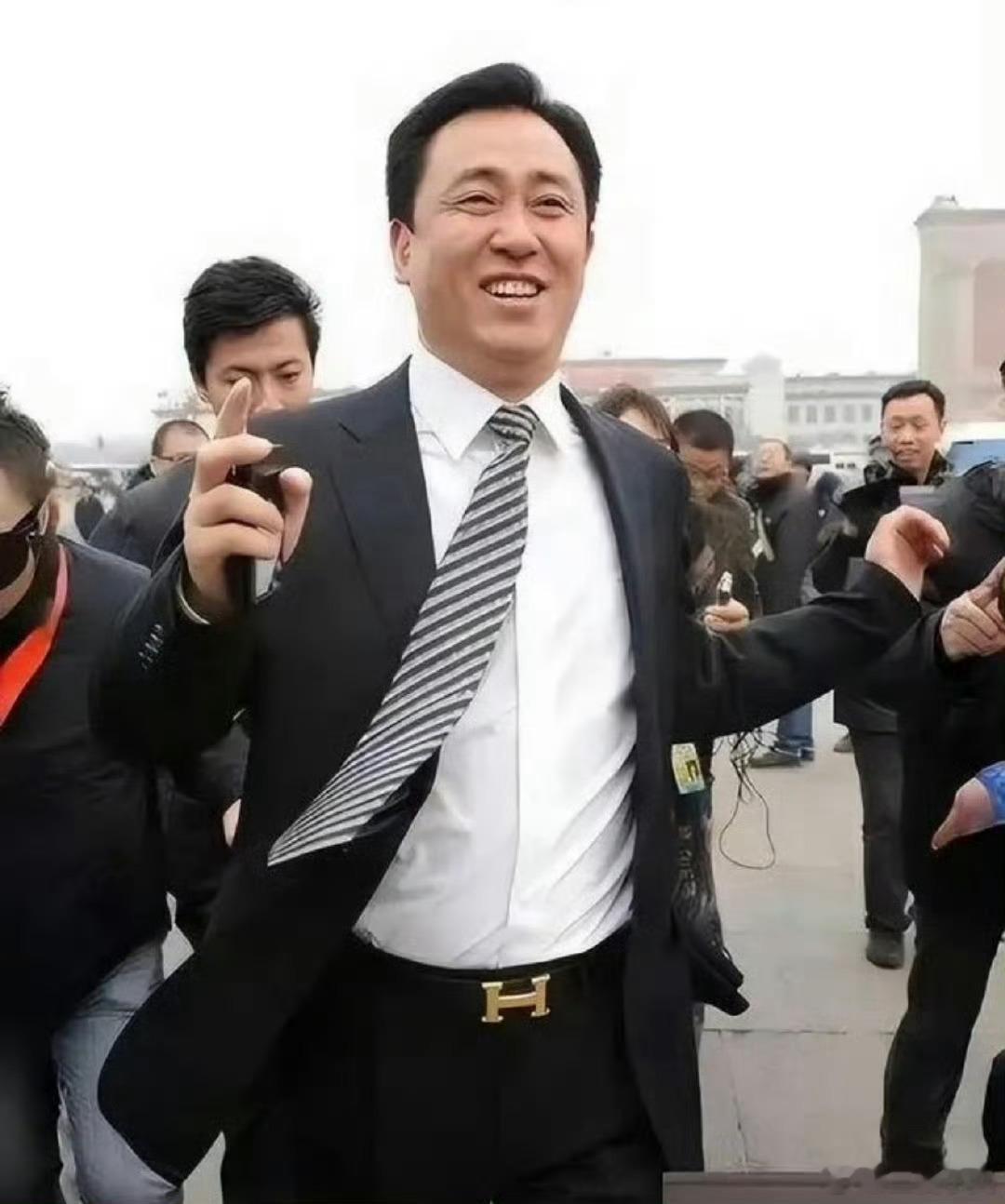 恒大及许家印案一审宣判许家印一审被判无期当年那个在台上喊“买买买”的人，大概怎
