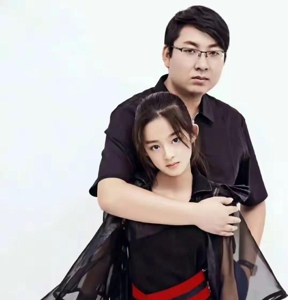 王诗龄打小就被李湘各种“炫富”，为什么没人质疑她家的财产来源！为什么黄杨钿甜晒