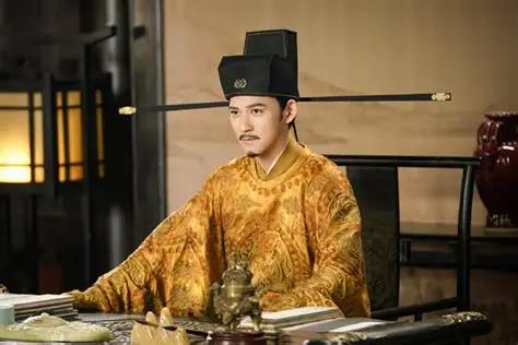 997年，宋太宗赵光义刚断气，李皇后就放话：立长子赵元佐！可赵元佐早疯了十年。宰