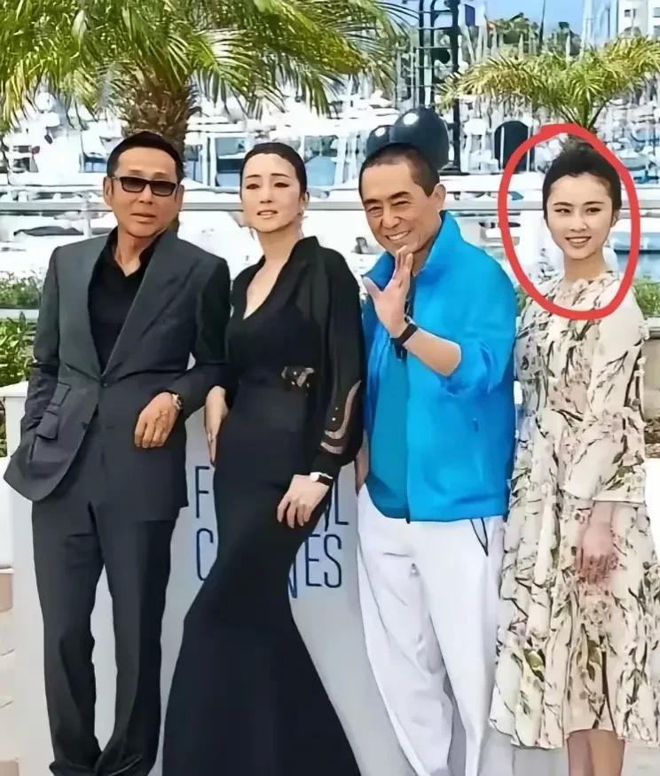右边第一个美女的颜值甩巩俐几条街，你能猜出她是谁吗？