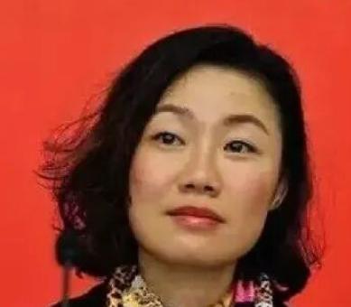 中国最贵的女秘书：年薪849万，虽已年近50岁了，还像个少女。这位女秘书就是朱旭