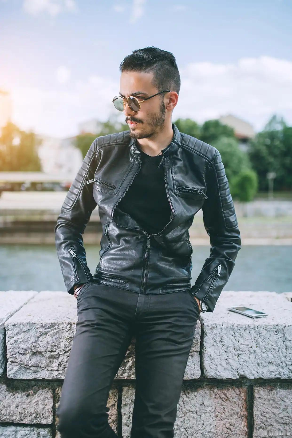 别嫌他烦！男人用这4句话烦你，是想你到极致了！男人思念你到极致，才会经常用这