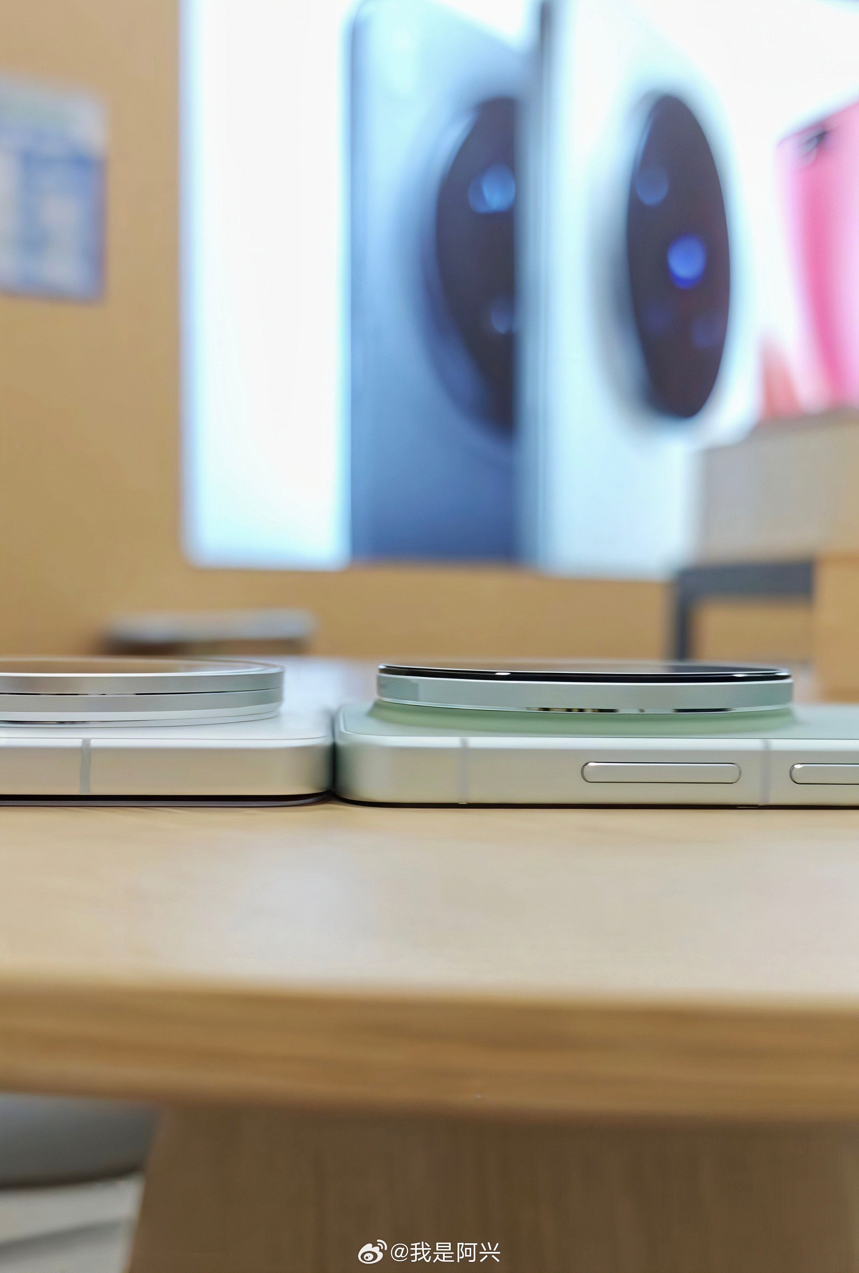 vivoX200Ultra和vivoX300Ultra厚度对比。vivo