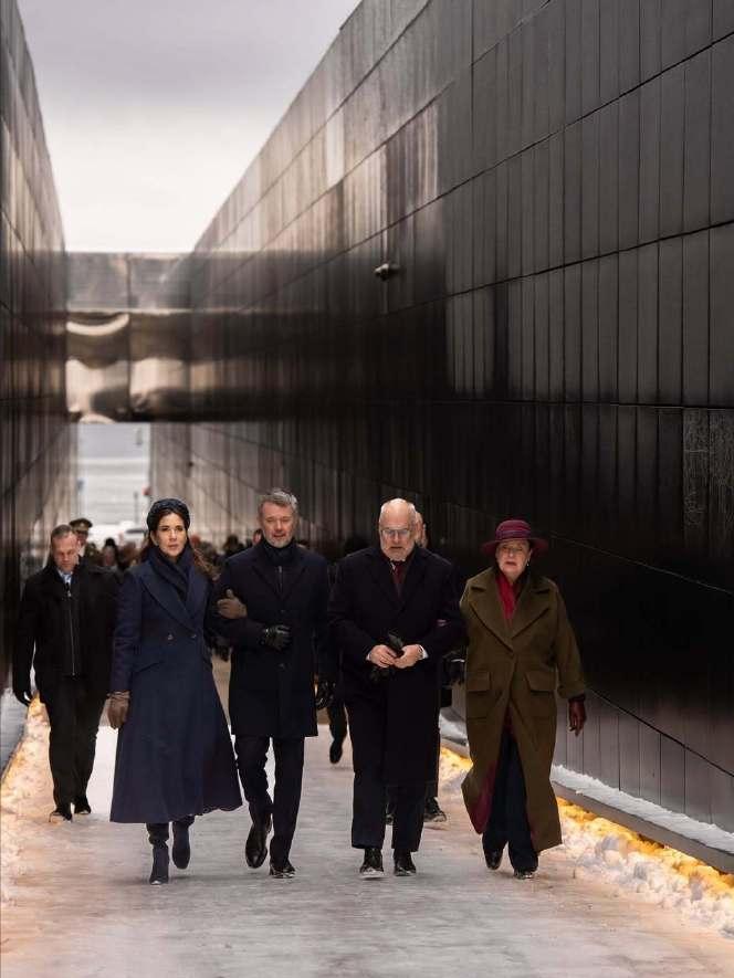 丹麦王室对波罗的海沿海国家进行国事访问[大笑]冰天雪地中，腓特烈国王夫妇抵达第