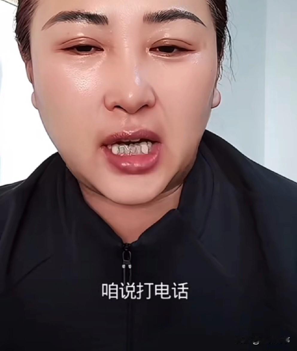 老狗妈怒斥前儿媳妇白雨，老狗送佳希俩人开直播呢，你打电话命令型的，你是皇上啊8点
