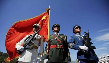如果美国轰然崩溃，还有谁是中国的对手？已经没有了，如果美国从地球上消失，中国不想