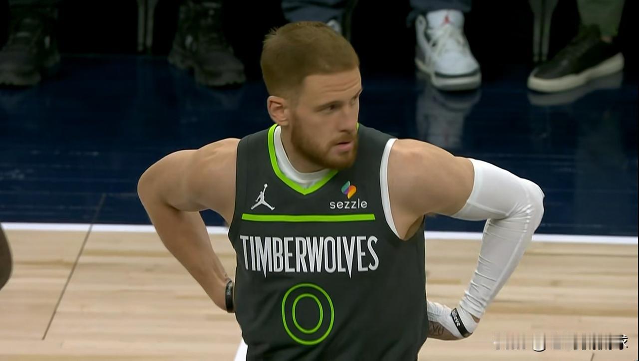 森林狼大将迪文岑佐的失误数竟然高于得分！虽然今天森林狼在主场以116：104战胜