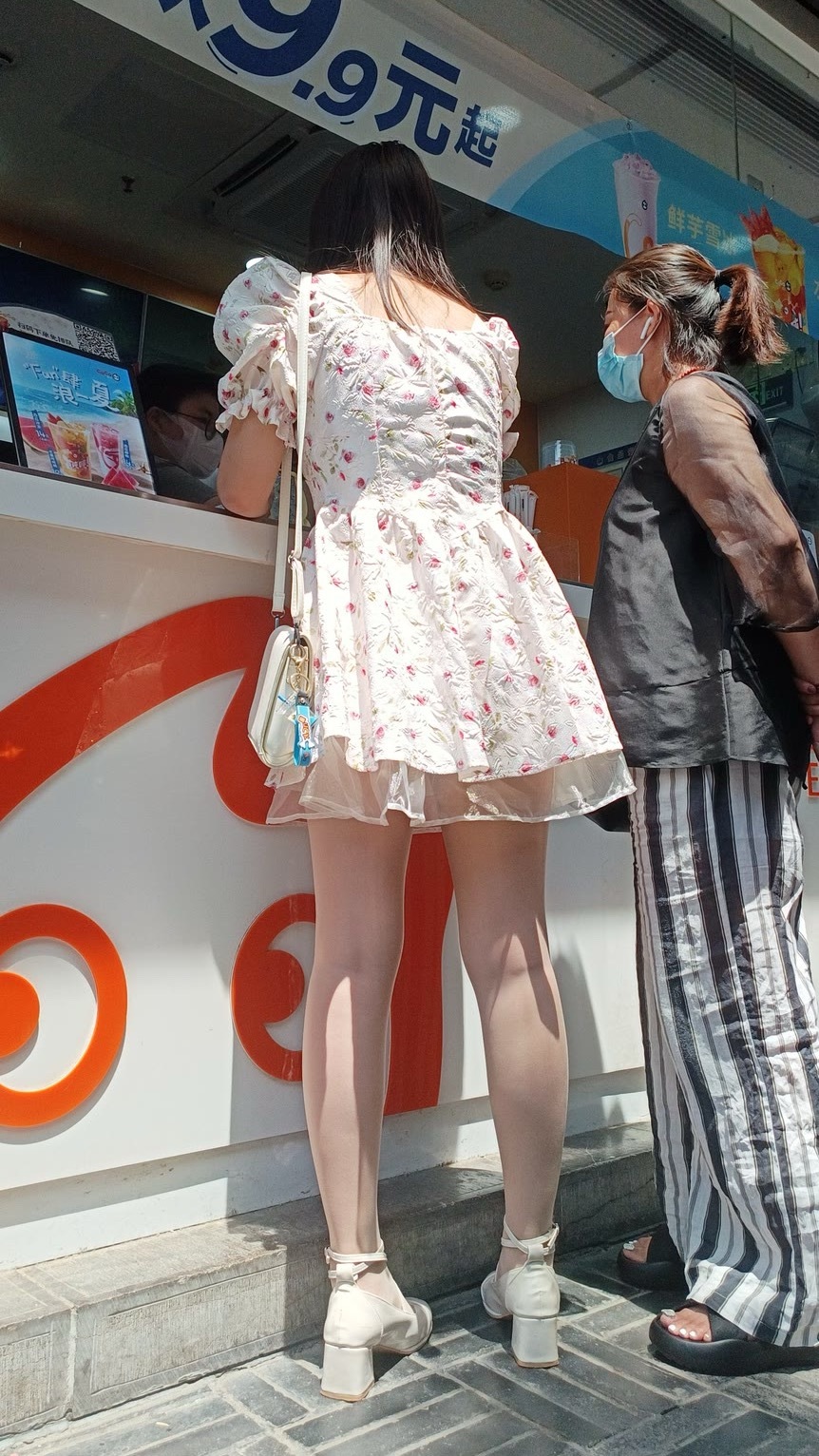 这杯咖啡，犹如阳光般温暖，点亮了我的心情。​​​