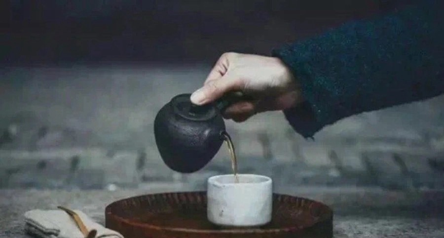其实，在每个人身上起决定性作用的东西，是人的潜意识，是人的习惯和习性，而不是什么