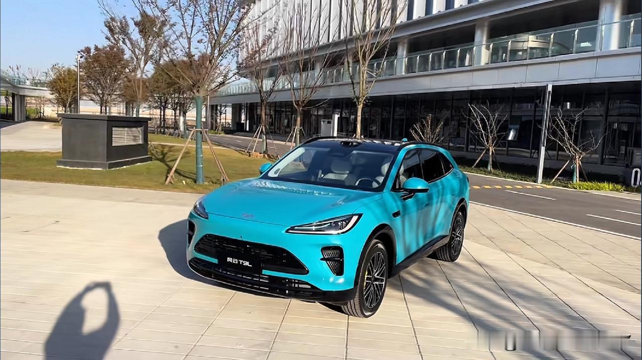 奇瑞姚飞发布的风云T9L视频，给人的感觉太棒了。此前我一直觉得四驱版的前脸比不上