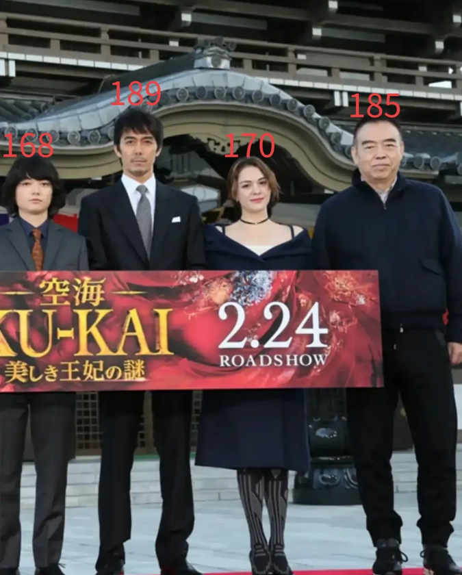 日本娱乐圈“海拔天花板”阿部宽身高189cm，身材比例堪称完美！因深邃五官