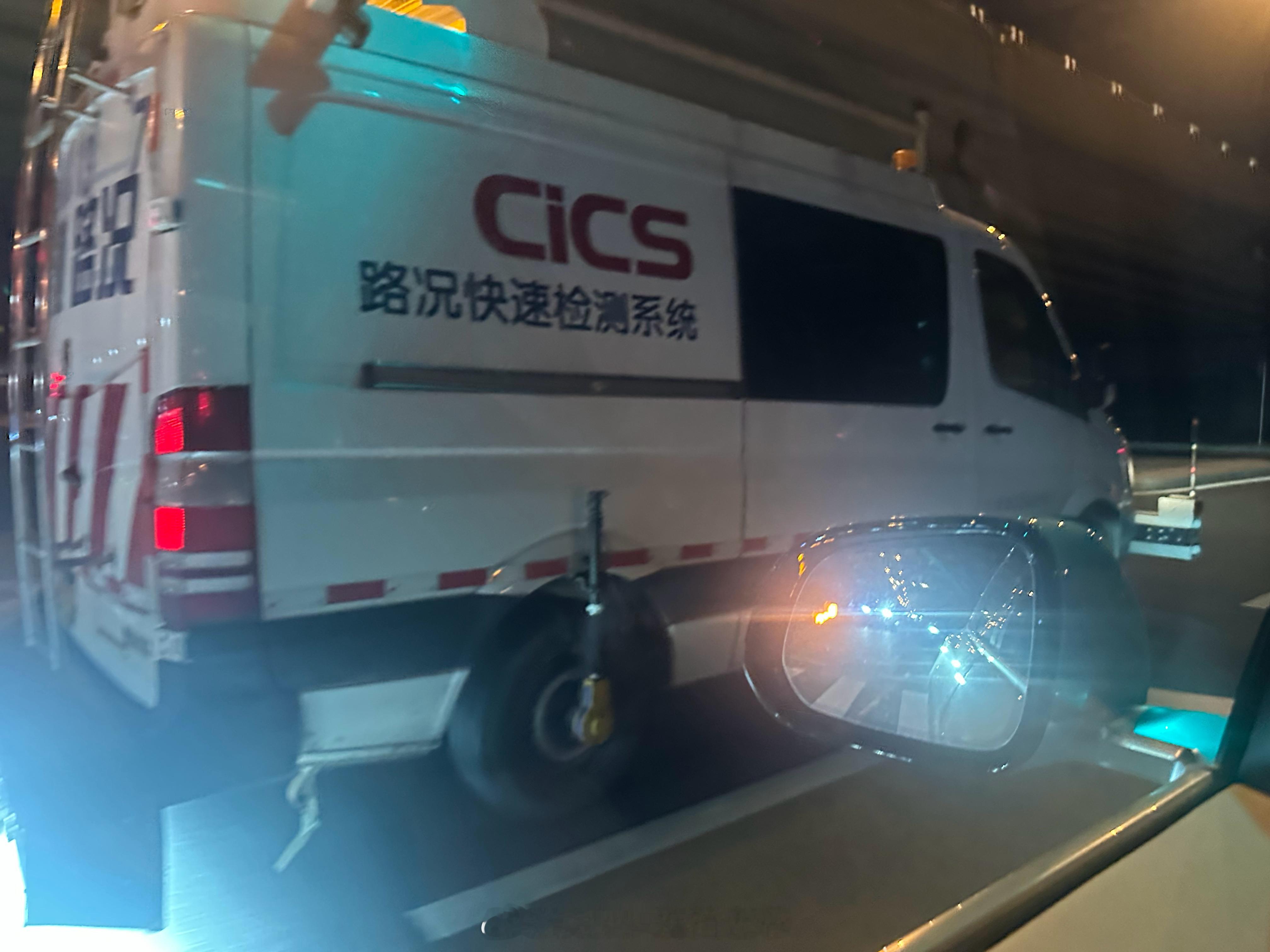 路况快速检测系统[惊恐]专门检测路况的，我第一次见[抠鼻]​​​