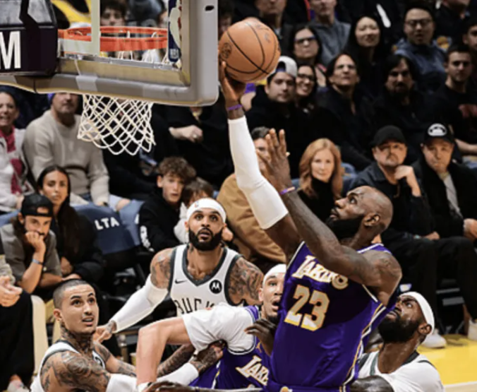 NBA常规赛湖人以101-105不敌雄鹿。赛后，湖人主帅雷迪克接受了记者采访，