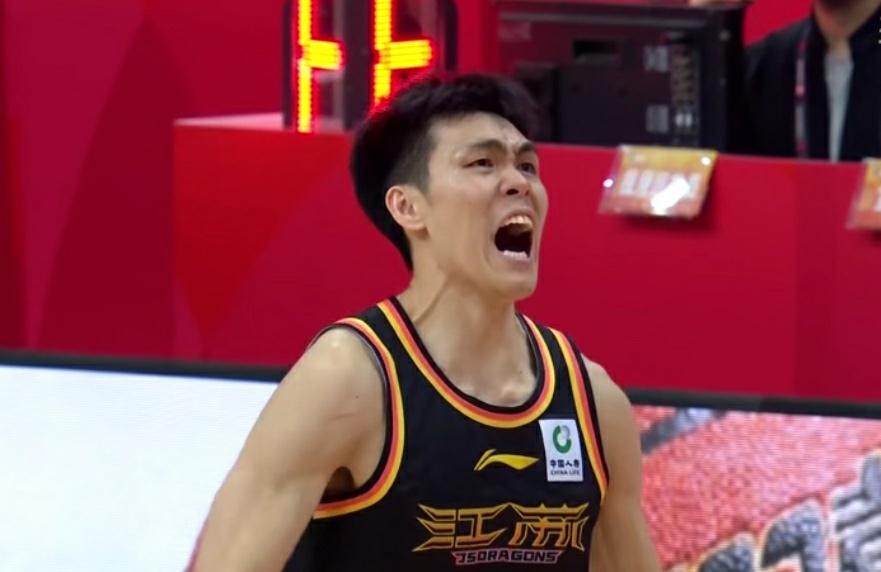 广西超跑名不虚传！！！庞峥麟的突破速度太快了，在江苏肯帝亚末节的关键时刻发生