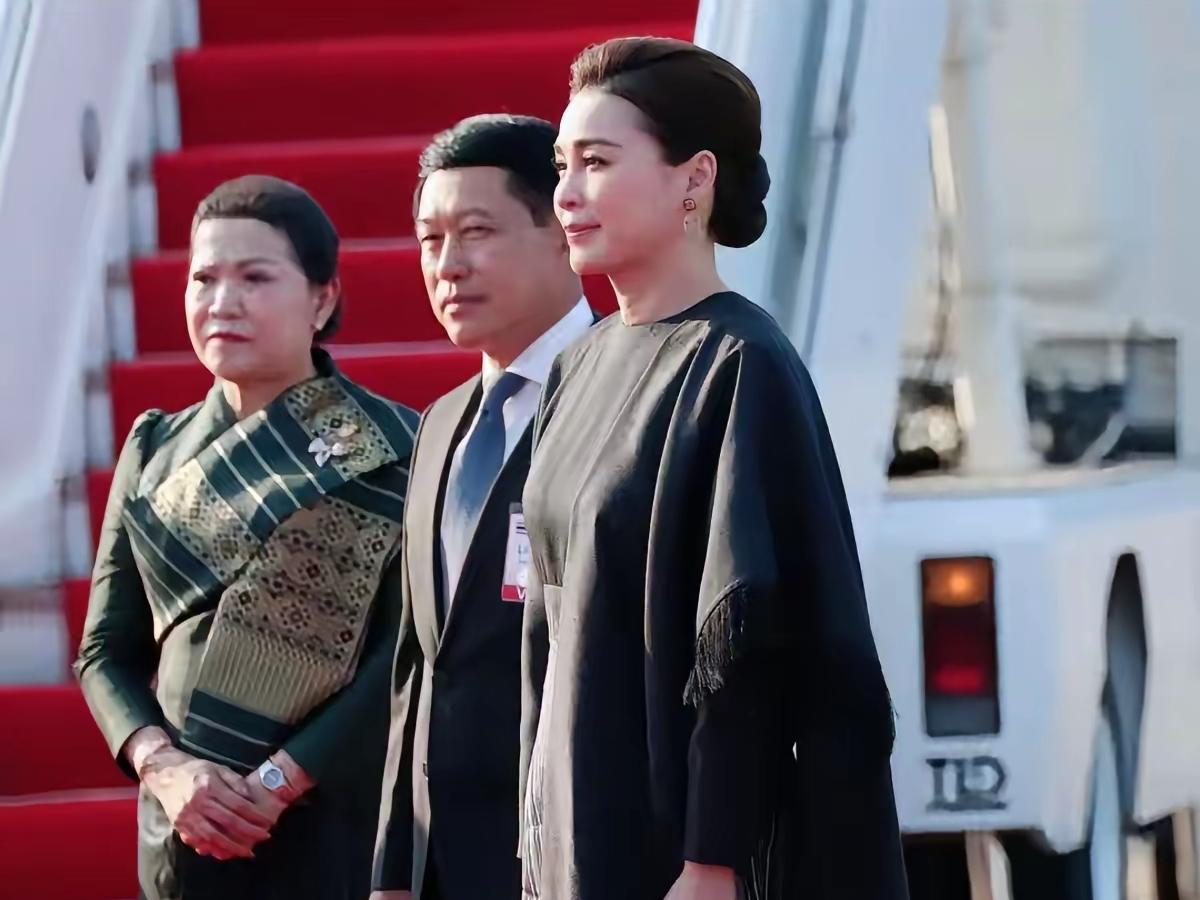 一件斗篷装，苏提达完美碾压了“妾室”贵妃！还得是苏提达，就算贵妃诗妮娜独宠，在