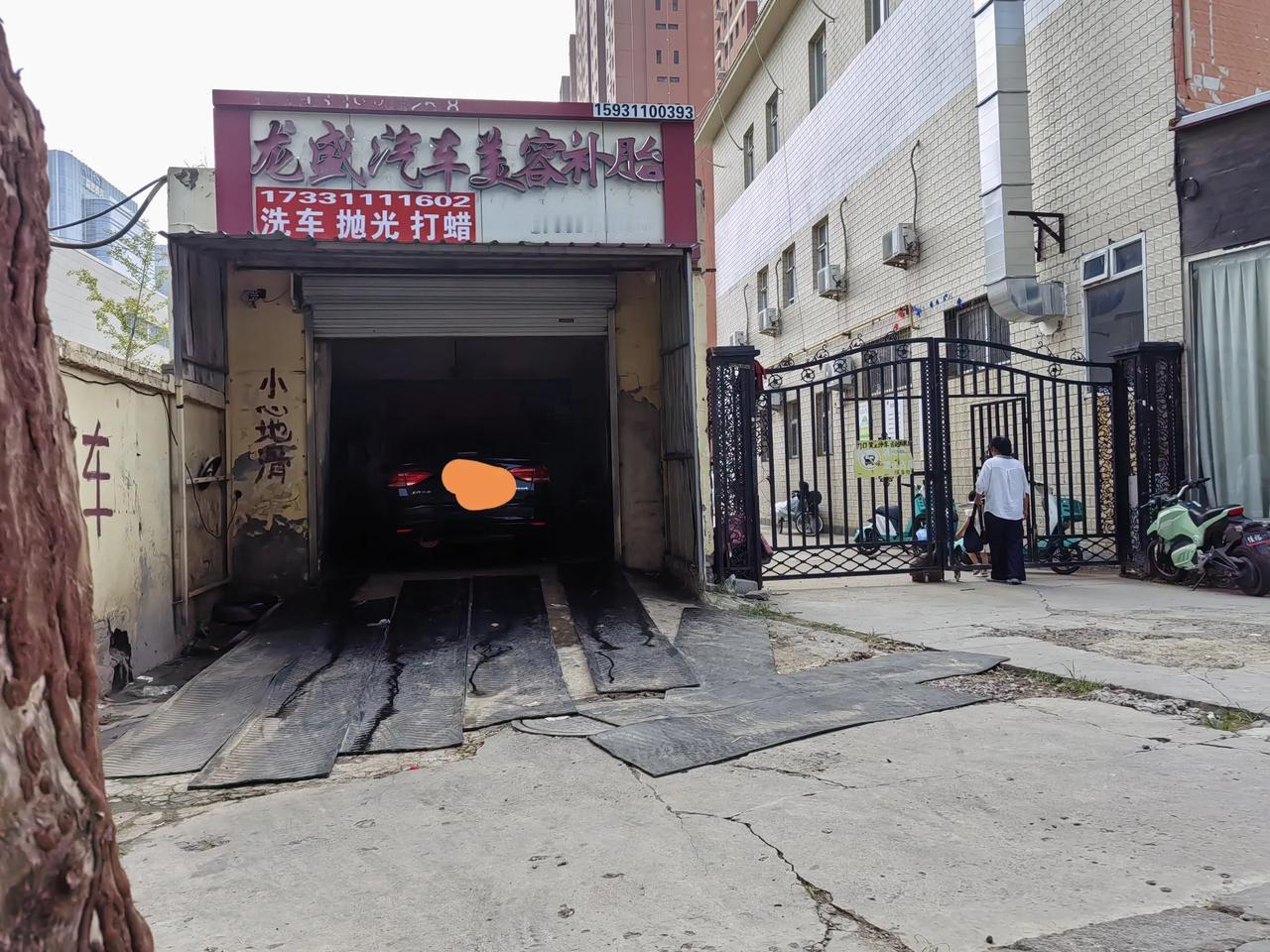 我这个人比较邋遢，不怕大家笑话车开半年都不洗，整天被老婆骂，十几万的东西不爱惜。