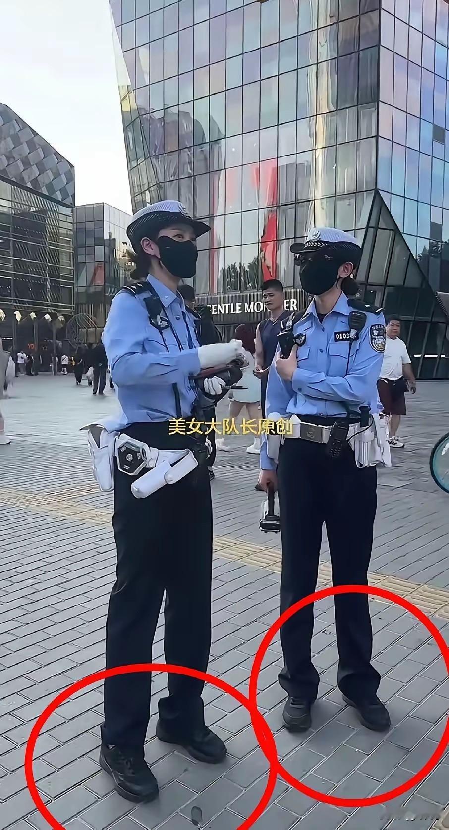 内地的警服和香港的警服，你觉得哪一款更好看？